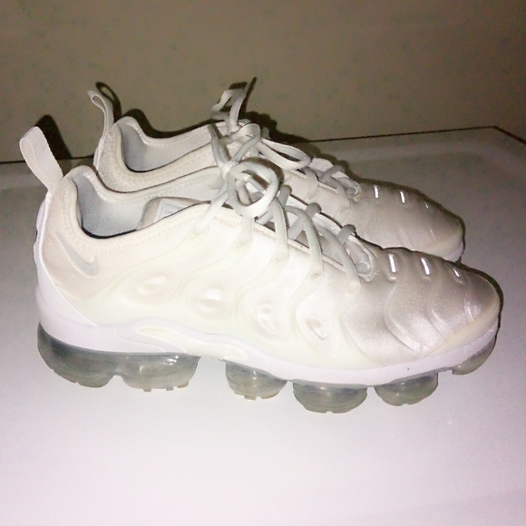 Pre-Owned 2018 Nike VaporMax Plus Platinum Sz.7.5 (UNISEX) - Picture 1 of 9